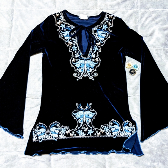 LA movers Tops - LA Movers velvety butterfly top